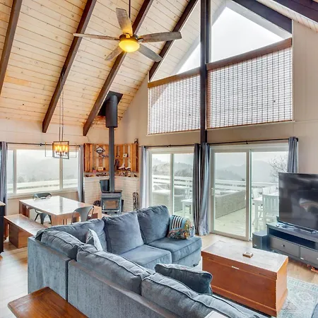 Mountain-View Deck Cabin In Lake Arrowhead